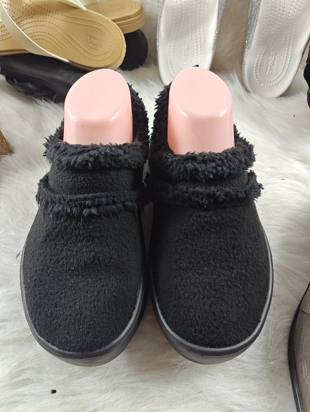 Oofos OOcoozie black & green comfort fleece recovery slip on shoes women Sz 7.5